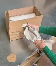 Papier de calage, en papier 100% recycl�, dans un carton d�vidoir